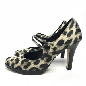4/$25. Cole Haan Collection animal print pumps. 7.5
